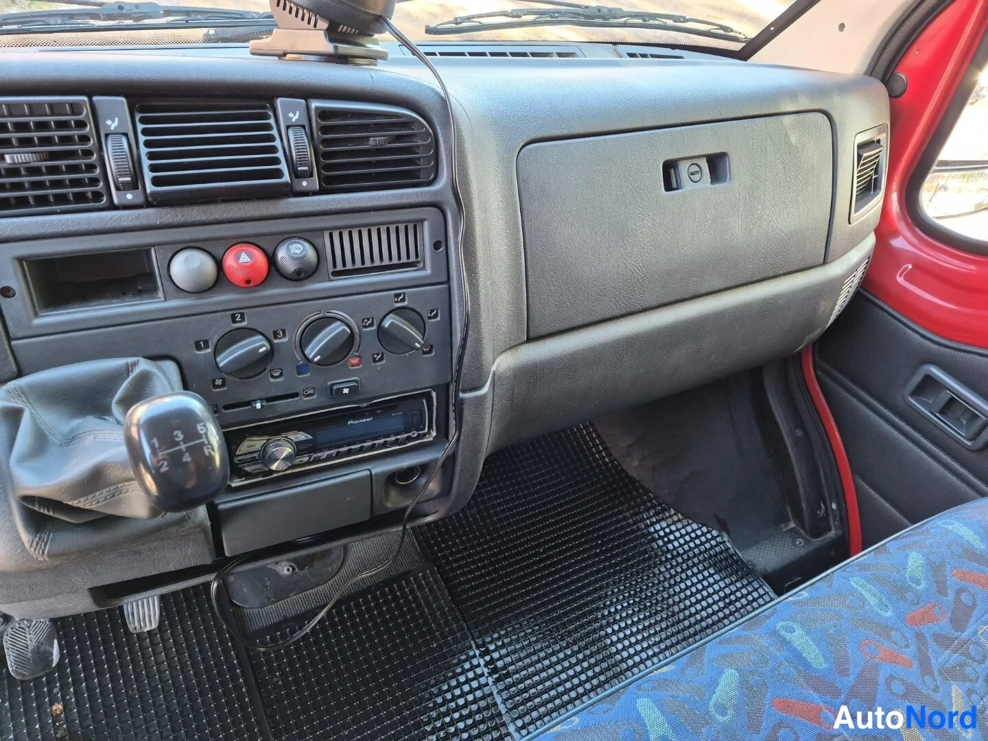 Punainen Fiat Ducato 2000, ohjaamo, kuva 12