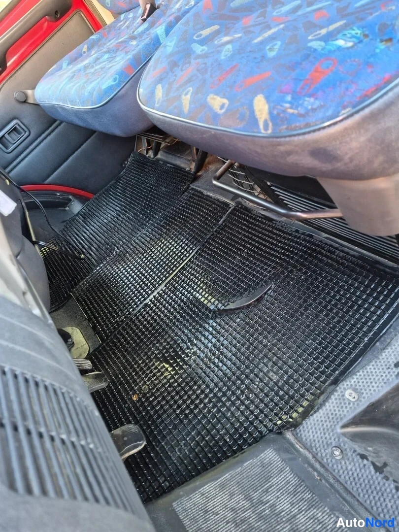 Punainen Fiat Ducato 2000, ohjaamo, kuva 14