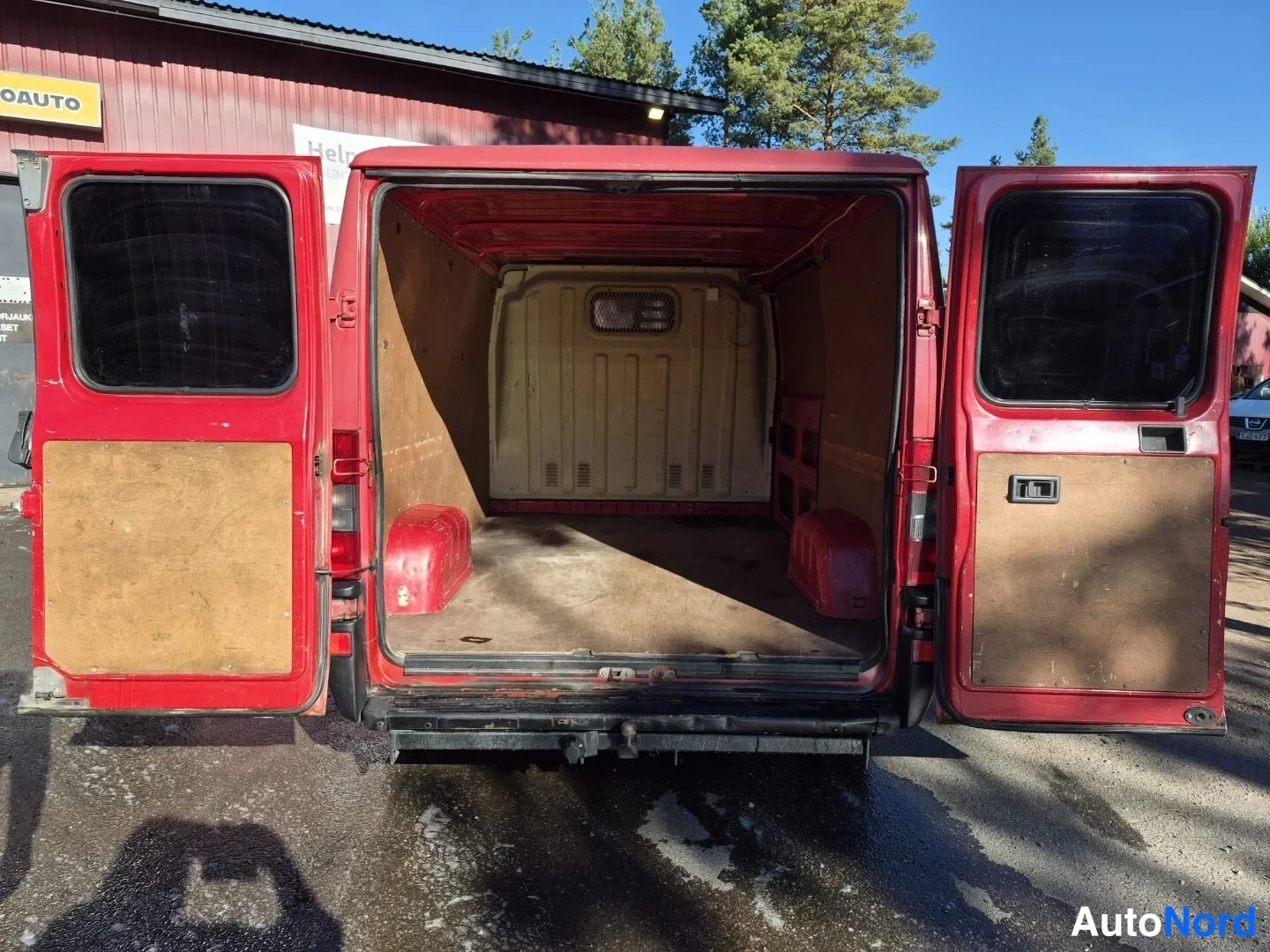 Punainen Fiat Ducato 2000, tavaratila, kuva 18