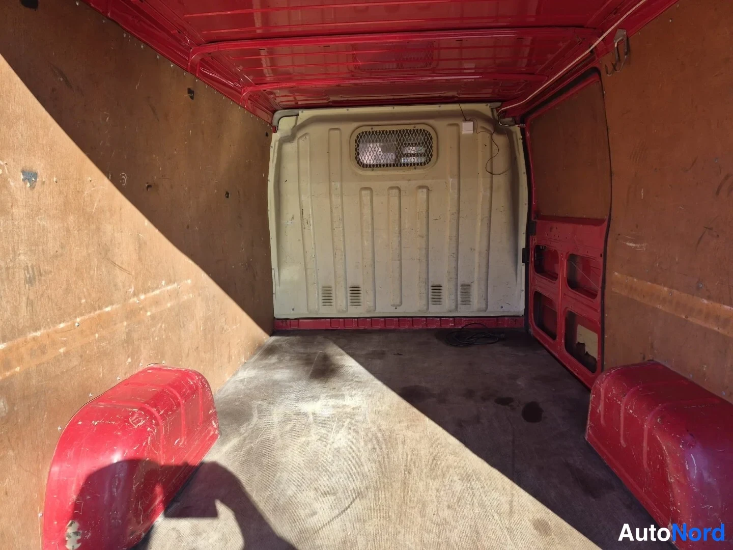 Punainen Fiat Ducato 2000, tavaratila, kuva 19