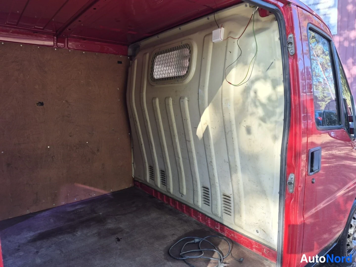 Punainen Fiat Ducato 2000, tavaratila, kuva 22
