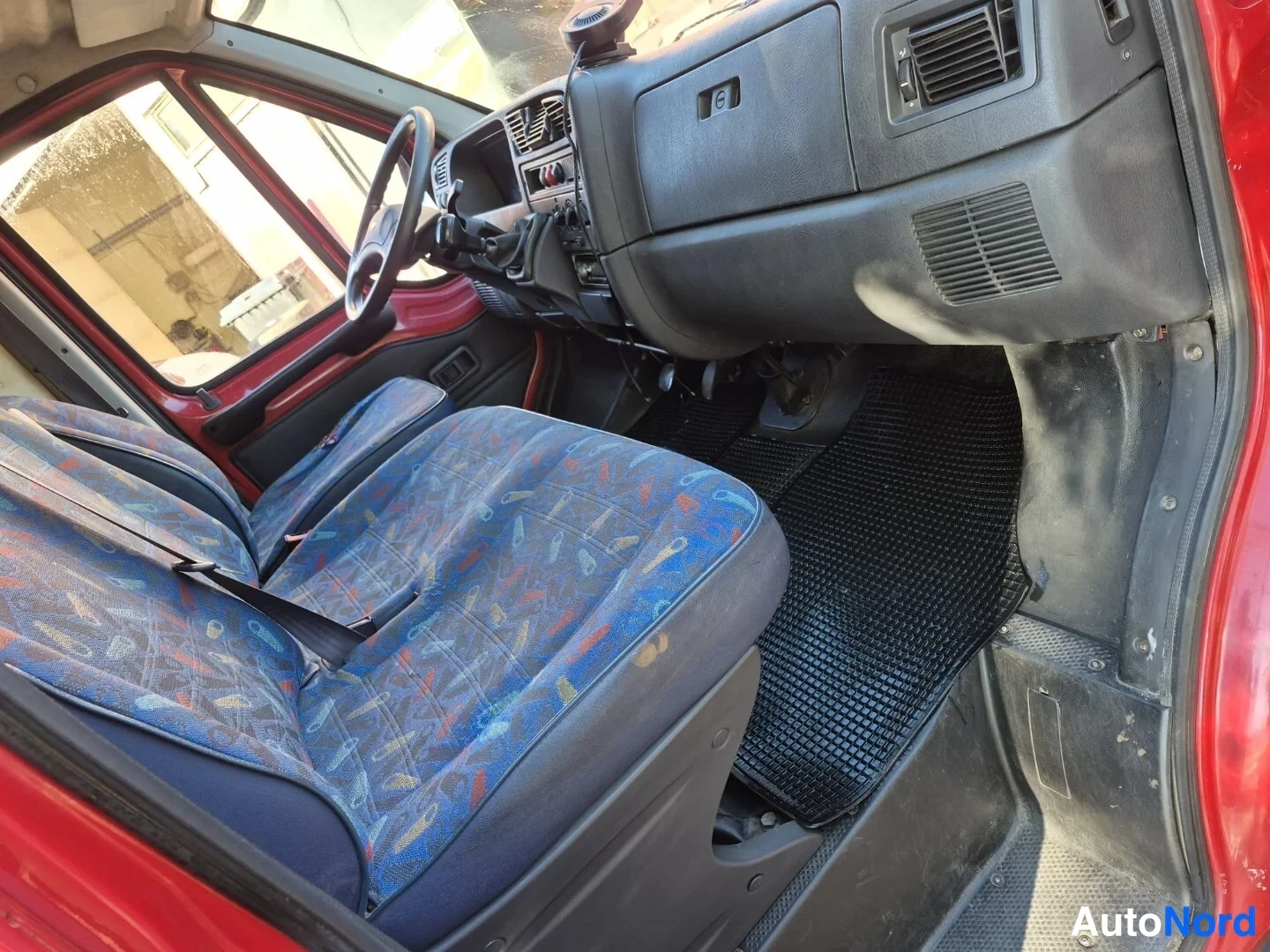Punainen Fiat Ducato 2000, ohjaamo, kuva 15