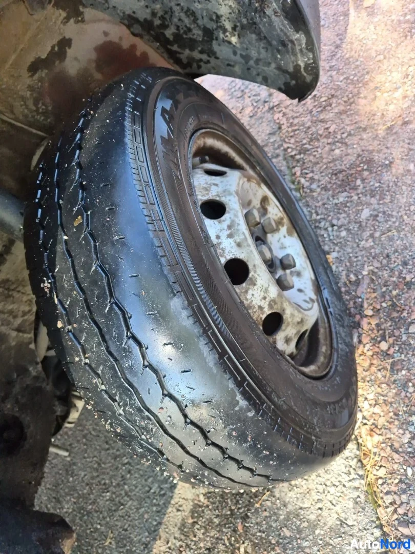 Punainen Fiat Ducato 2000, yksityiskohta, kuva 27
