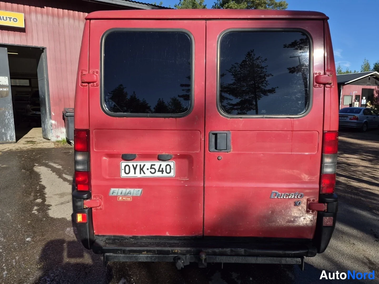 Punainen Fiat Ducato 2000, takaa, kuva 10