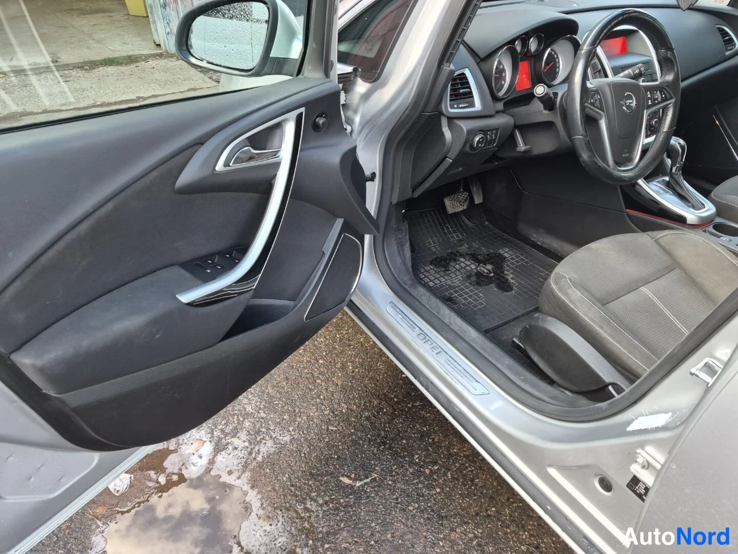 Harmaa Opel Astra SPORTS TOURER 2011, ohjaamo, kuva 11