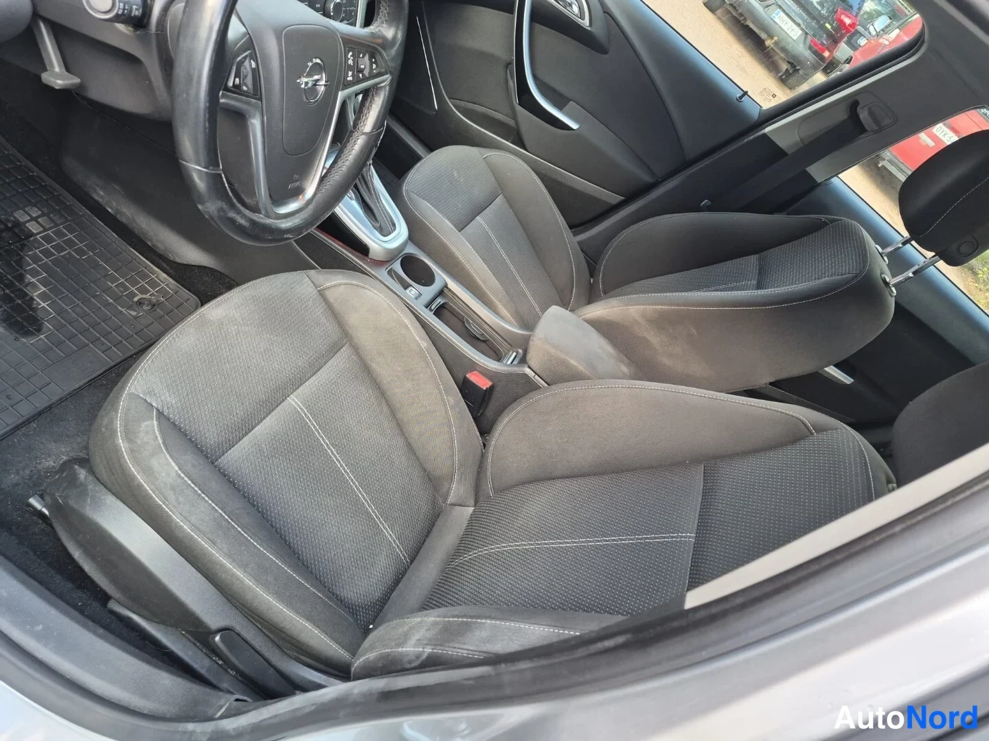 Harmaa Opel Astra SPORTS TOURER 2011, etuistuimet, kuva 13