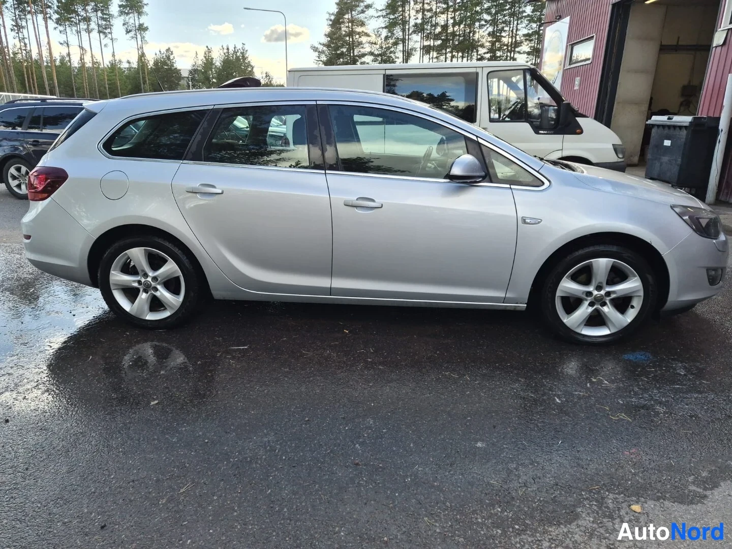 Harmaa Opel Astra SPORTS TOURER 2011, sivulta, kuva 5