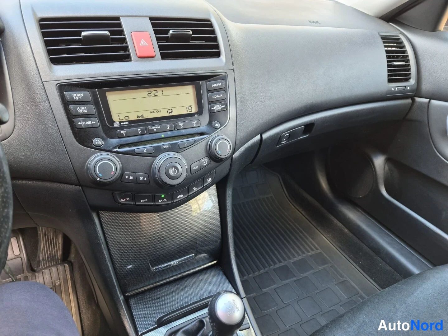 Musta Honda Accord 2005, yksityiskohta, kuva 18