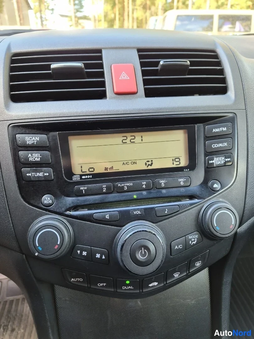 Musta Honda Accord 2005, yksityiskohta, kuva 19