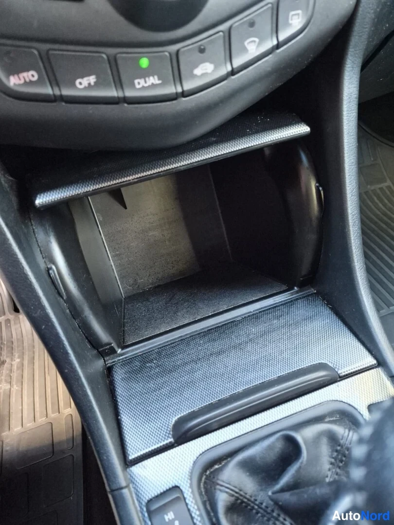 Musta Honda Accord 2005, yksityiskohta, kuva 21