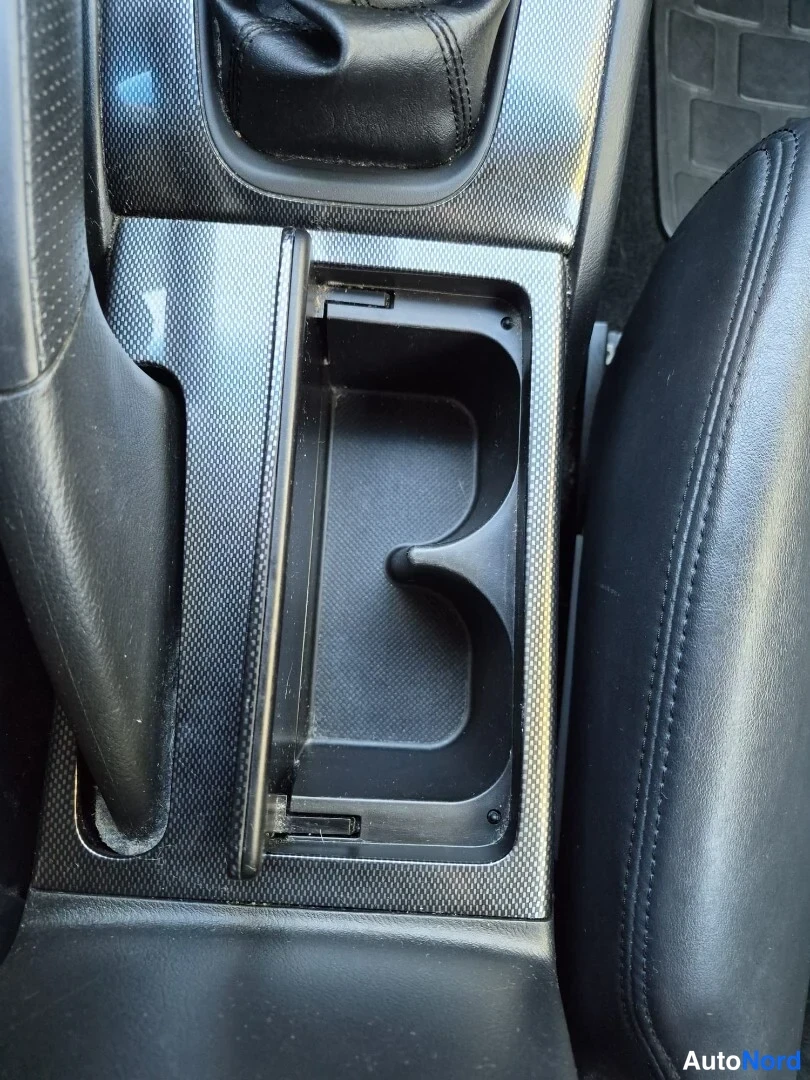 Musta Honda Accord 2005, yksityiskohta, kuva 23
