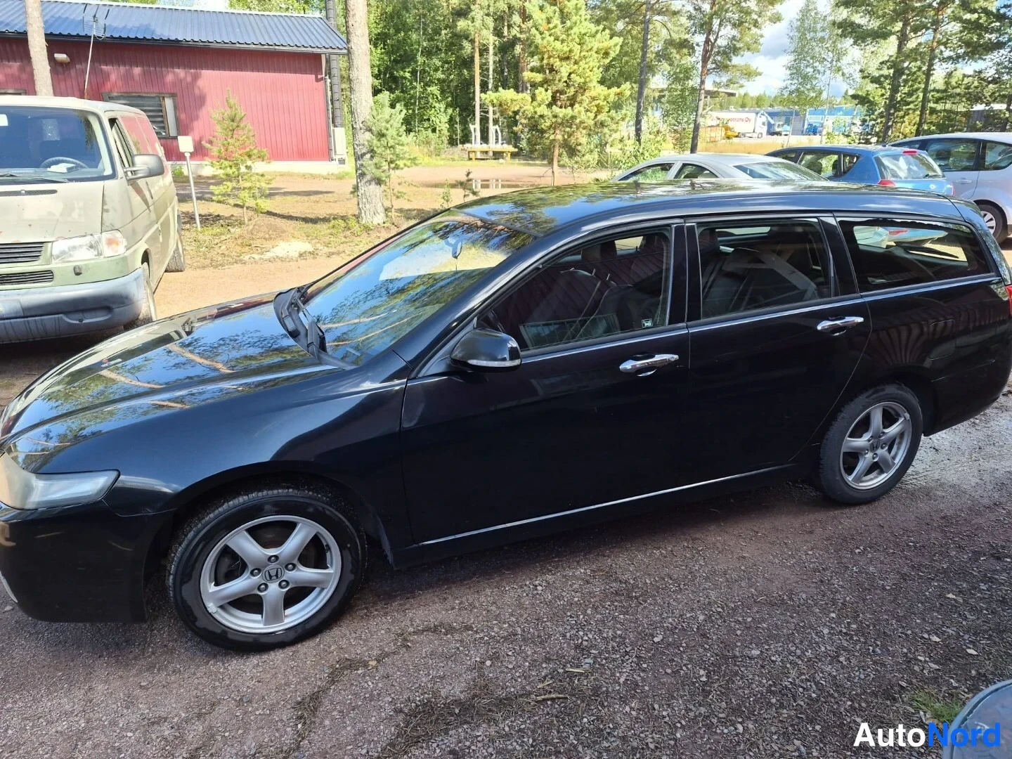 Musta Honda Accord 2005, etuviisto, keula vasemmalle, kuva 2
