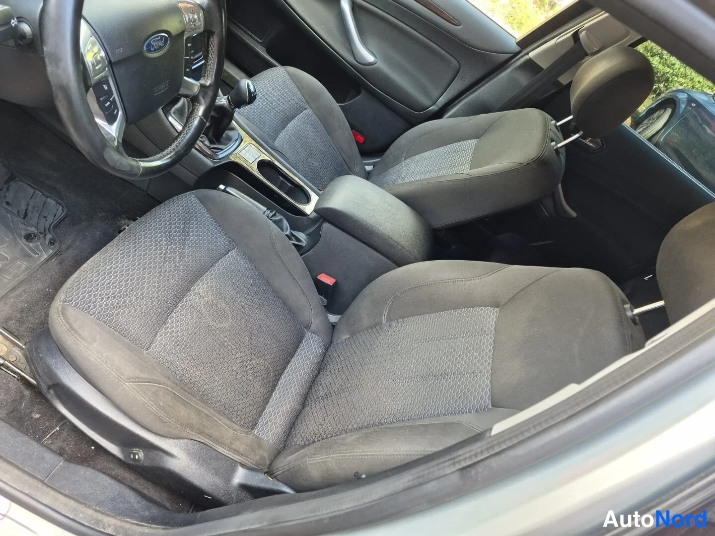 Beige Ford Mondeo 2009, etuistuimet, kuva 13