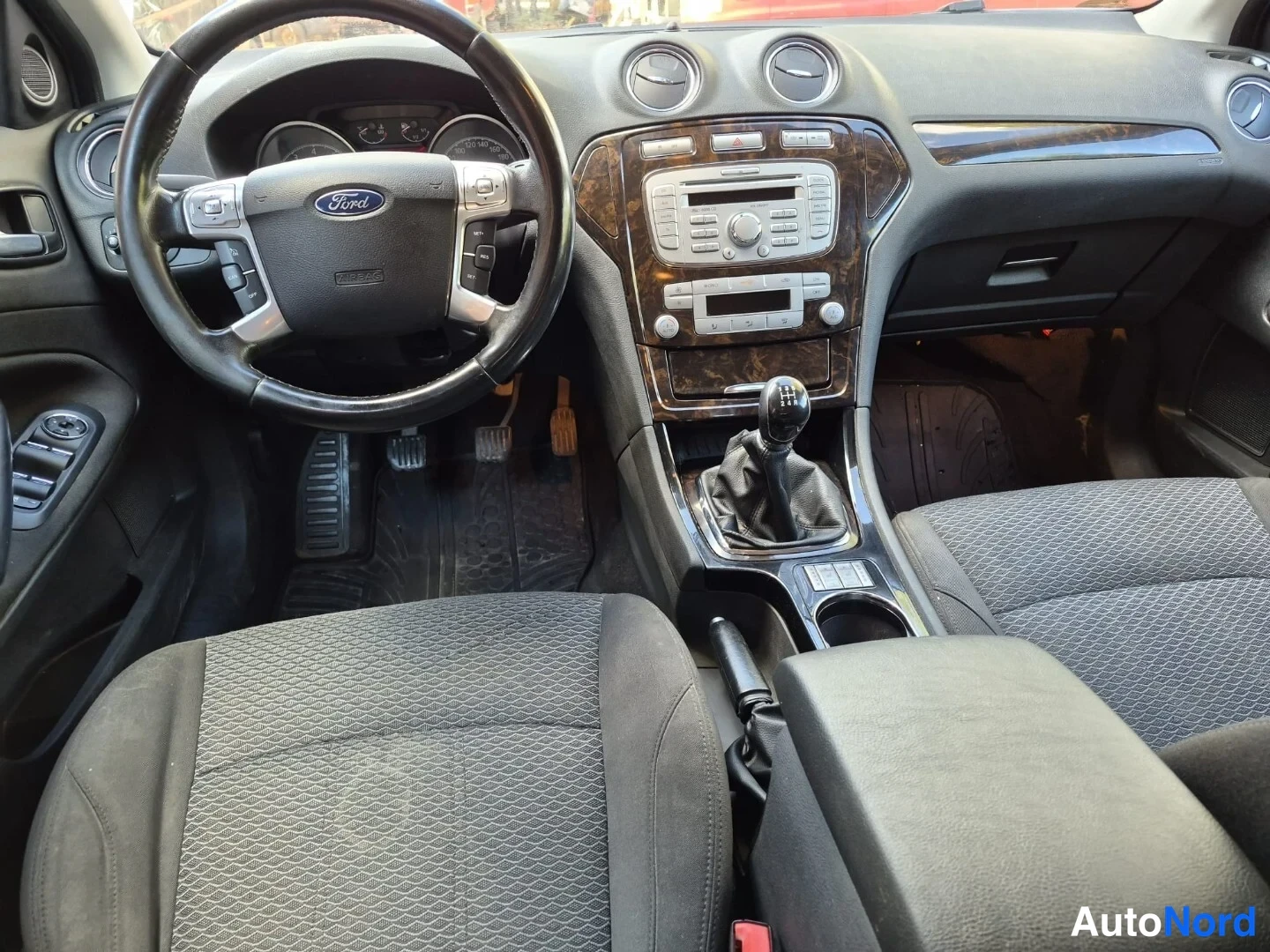 Beige Ford Mondeo 2009, ohjaamo, kuva 11