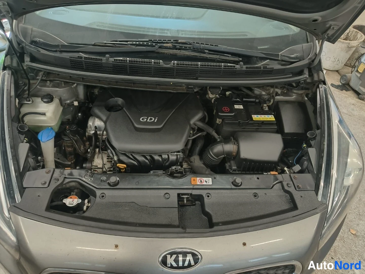 Harmaa Kia Carens 2015, moottoritila, kuva 20