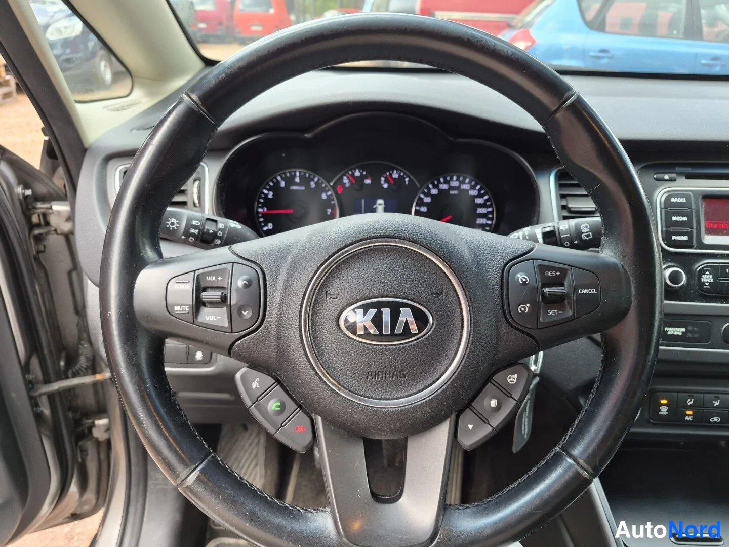 Harmaa Kia Carens 2015, yksityiskohta, kuva 22