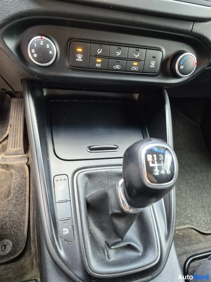Harmaa Kia Carens 2015, yksityiskohta, kuva 24