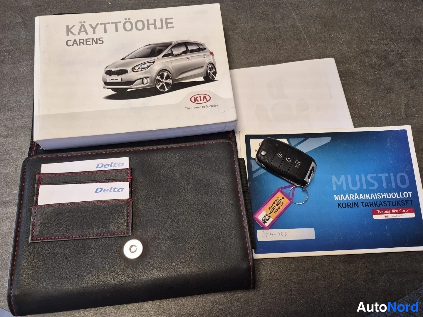 Harmaa Kia Carens 2015, yksityiskohta, kuva 31