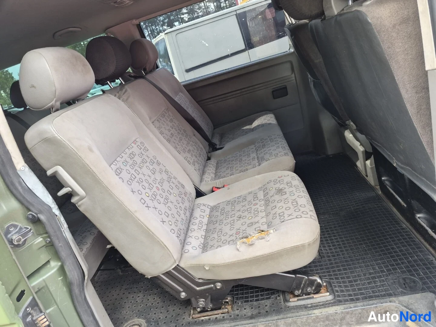 Grön Volkswagen Caravelle 2009, baksäten, bild 13