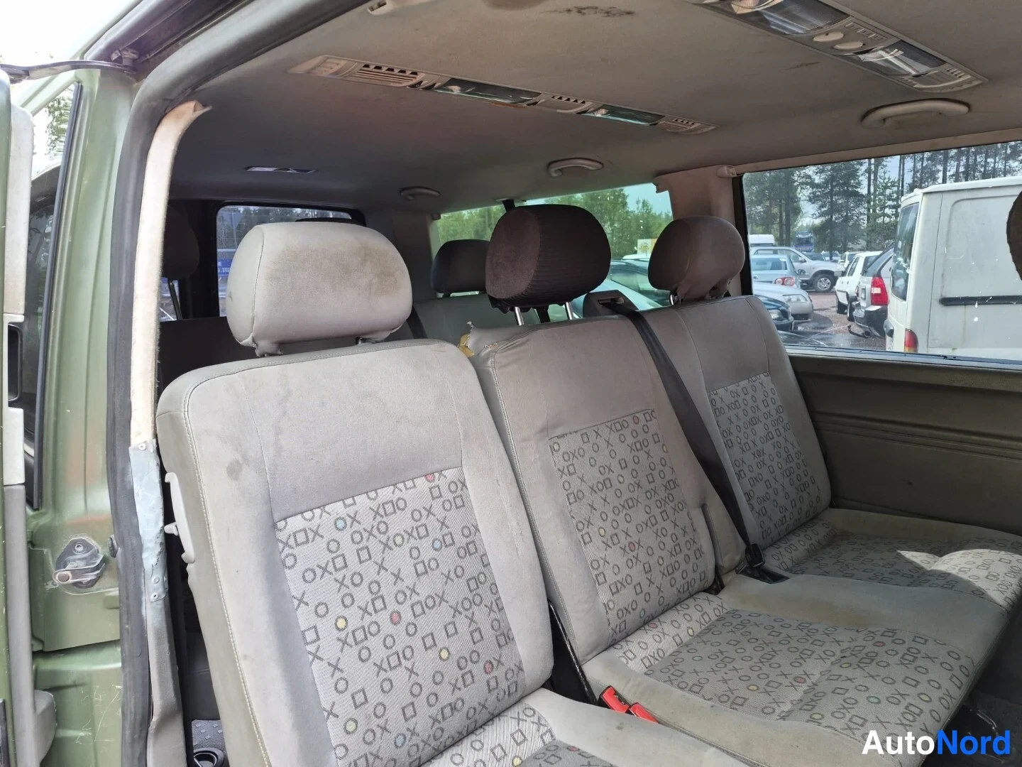 Grön Volkswagen Caravelle 2009, baksäten, bild 16
