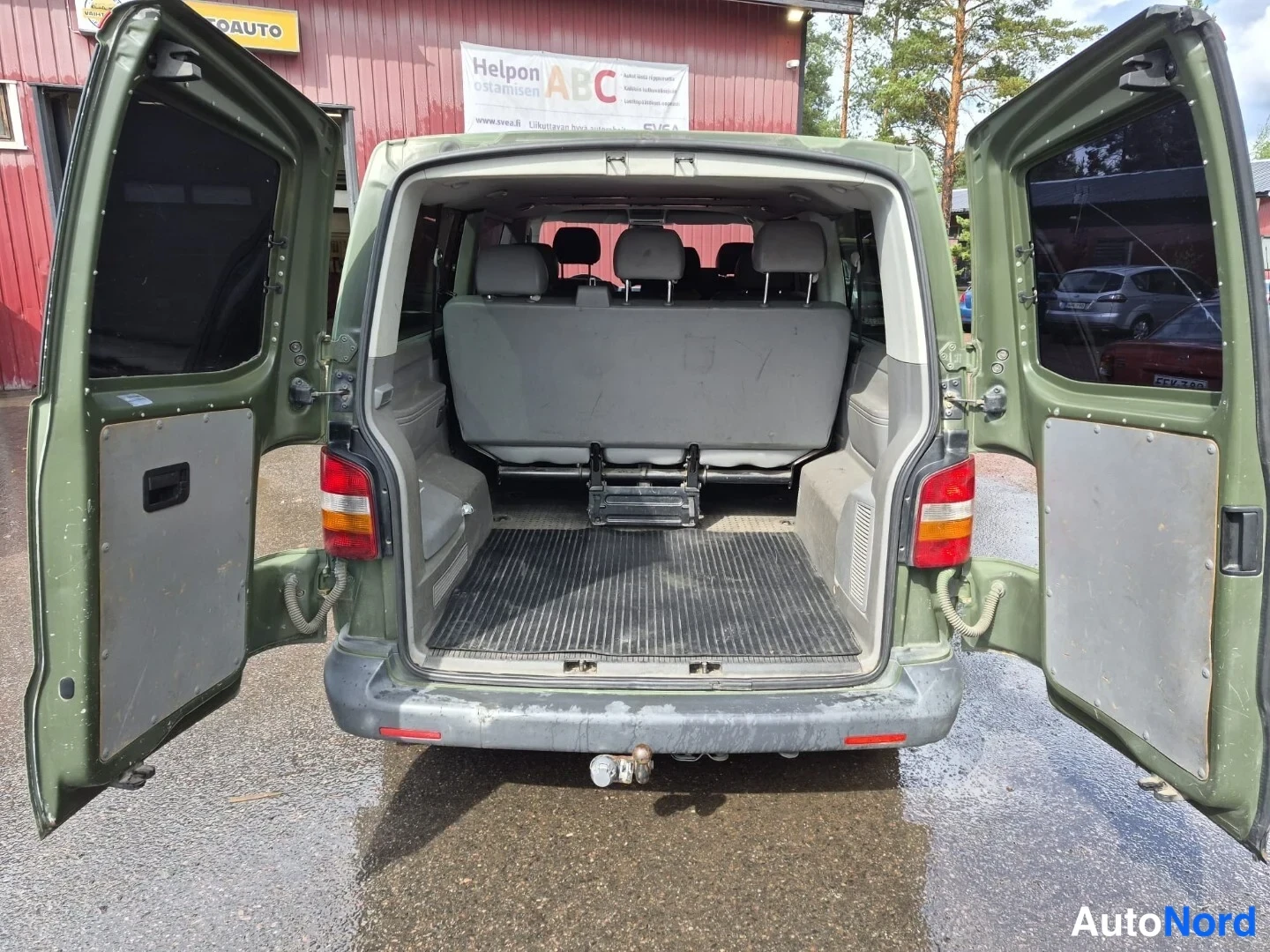 Grön Volkswagen Caravelle 2009, bagageutrymme, bild 18
