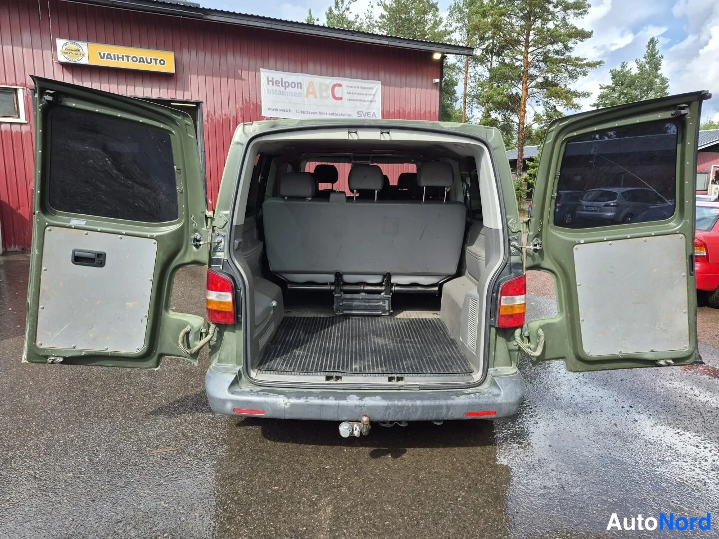 Grön Volkswagen Caravelle 2009, bakifrån, bild 8