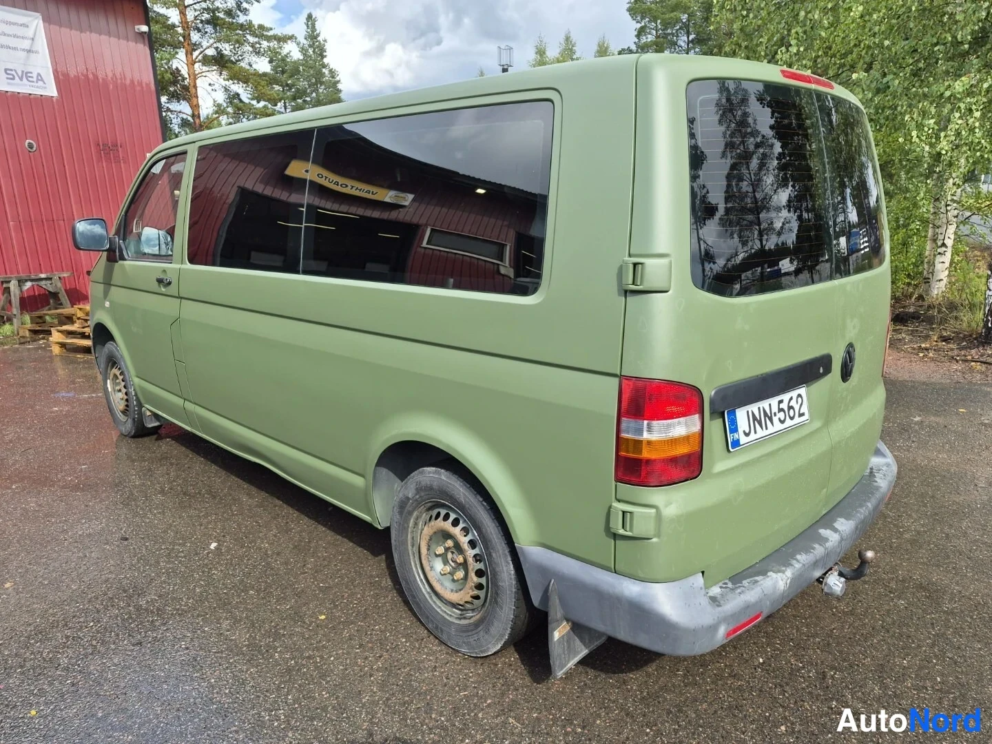 Grön Volkswagen Caravelle 2009, snett bakifrån, bild 7