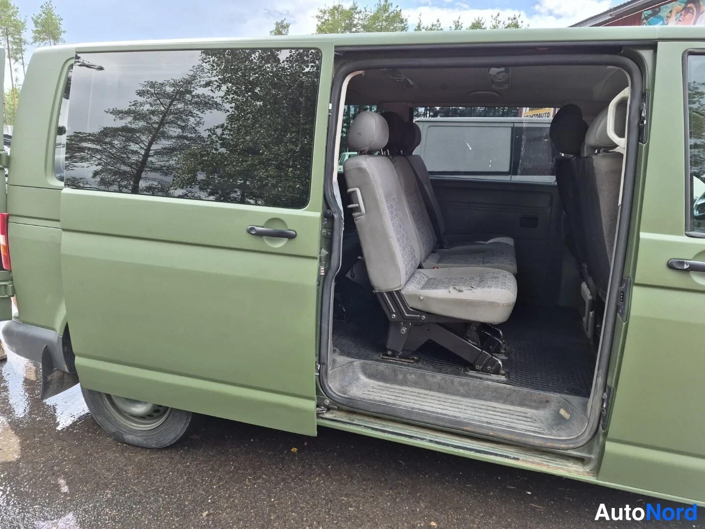 Grön Volkswagen Caravelle 2009, från sidan, bild 6