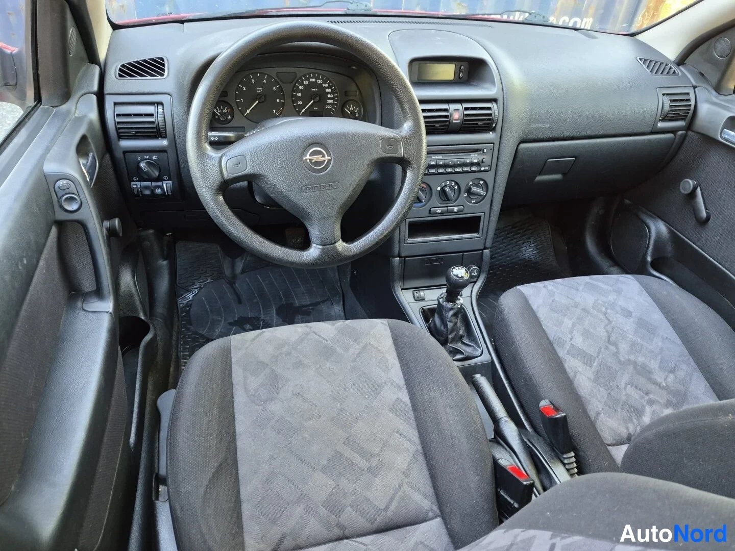 Punainen Opel Astra 2000, ohjaamo, kuva 10
