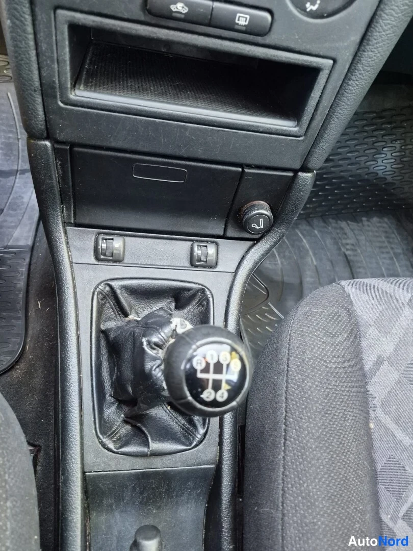 Punainen Opel Astra 2000, yksityiskohta, kuva 20
