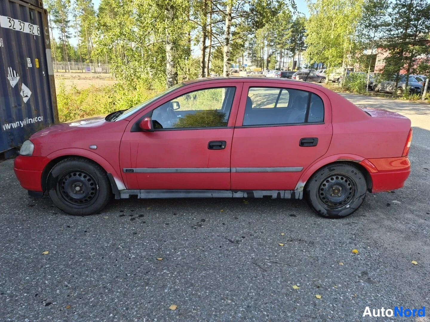 Punainen Opel Astra 2000, sivulta, kuva 5