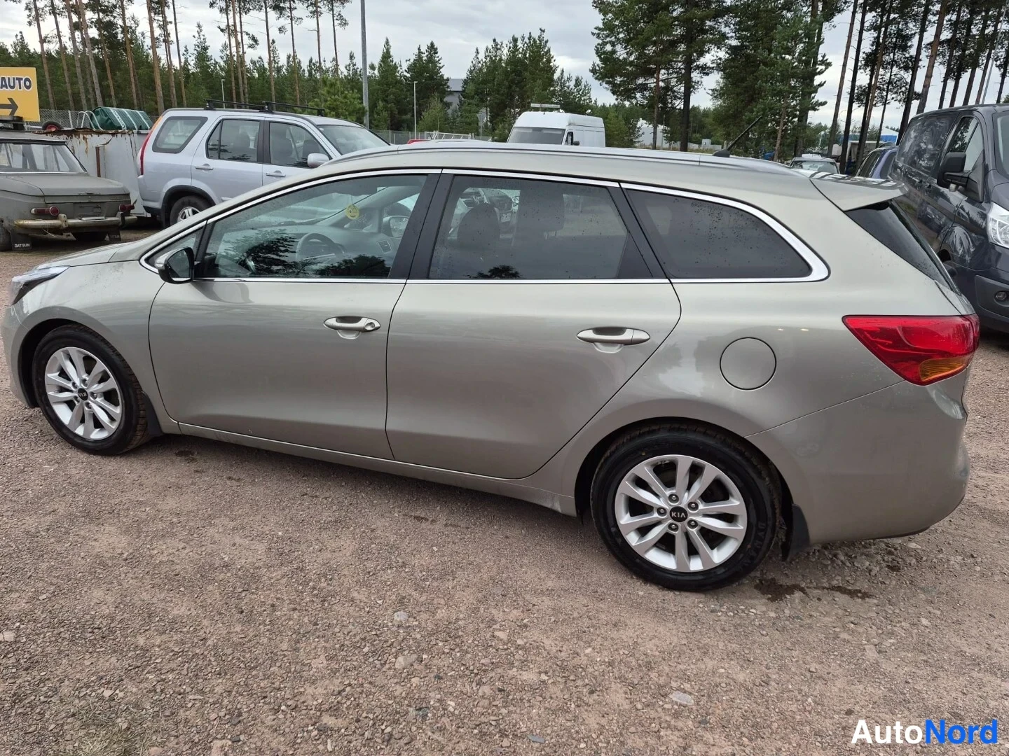 Harmaa Kia Ceed 2017, sivulta, kuva 4