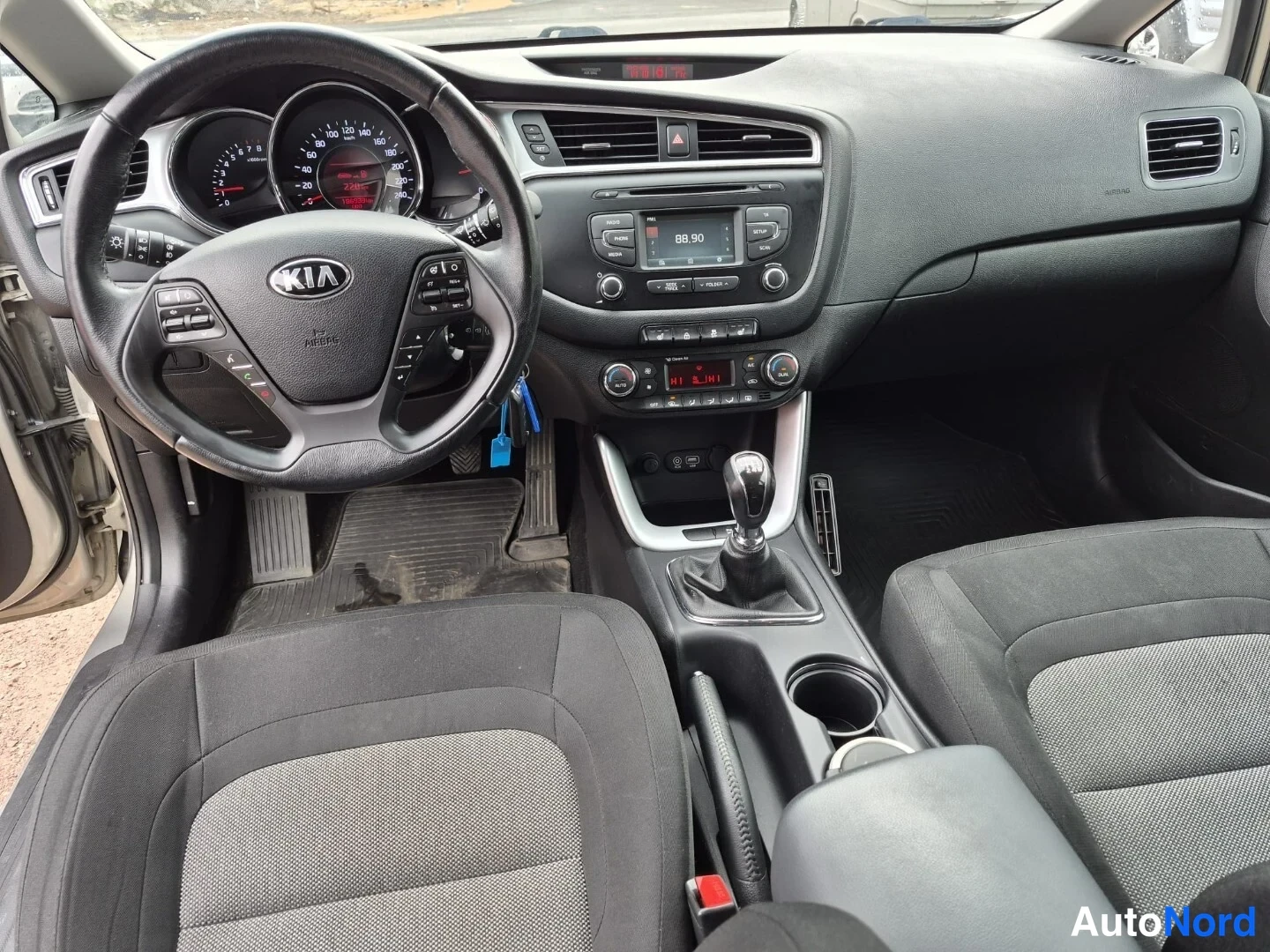 Harmaa Kia Ceed 2017, ohjaamo, kuva 14