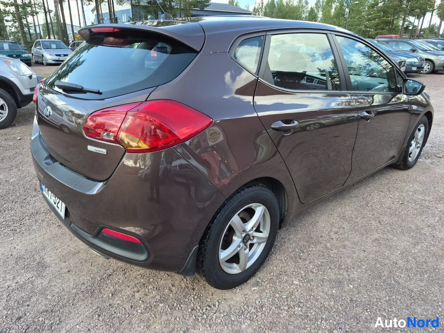 Ruskea Kia Ceed 2014, takaviisto, kuva 6