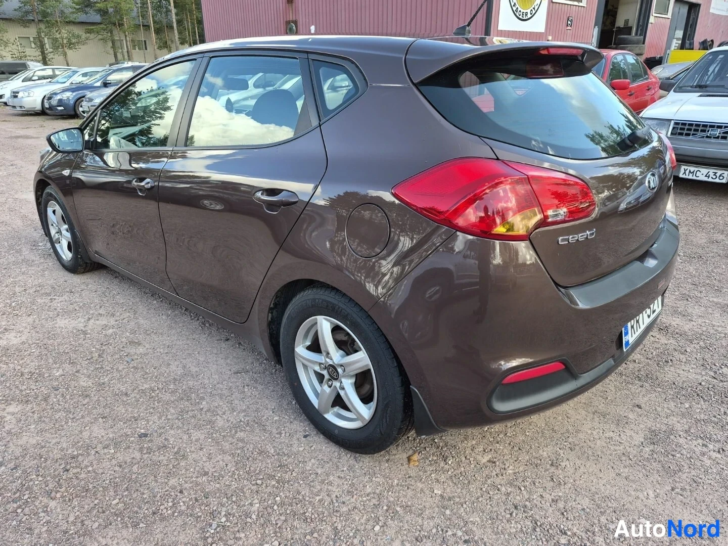 Ruskea Kia Ceed 2014, takaviisto, kuva 7