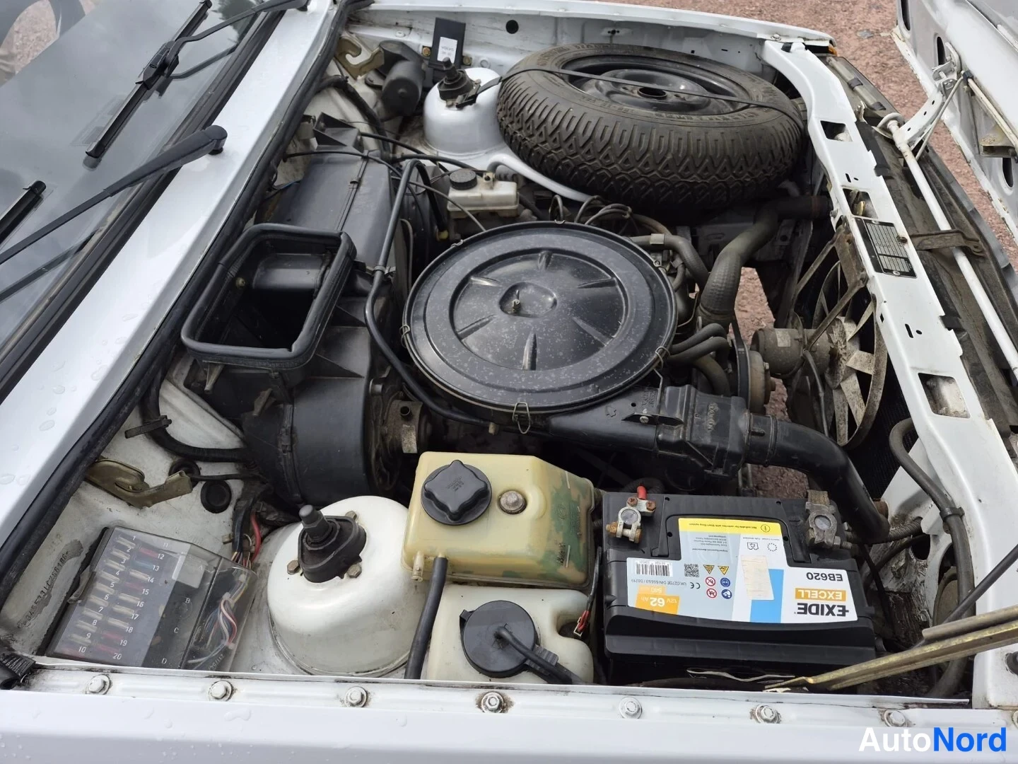 Valkoinen Volvo 340 1989, moottoritila, kuva 21