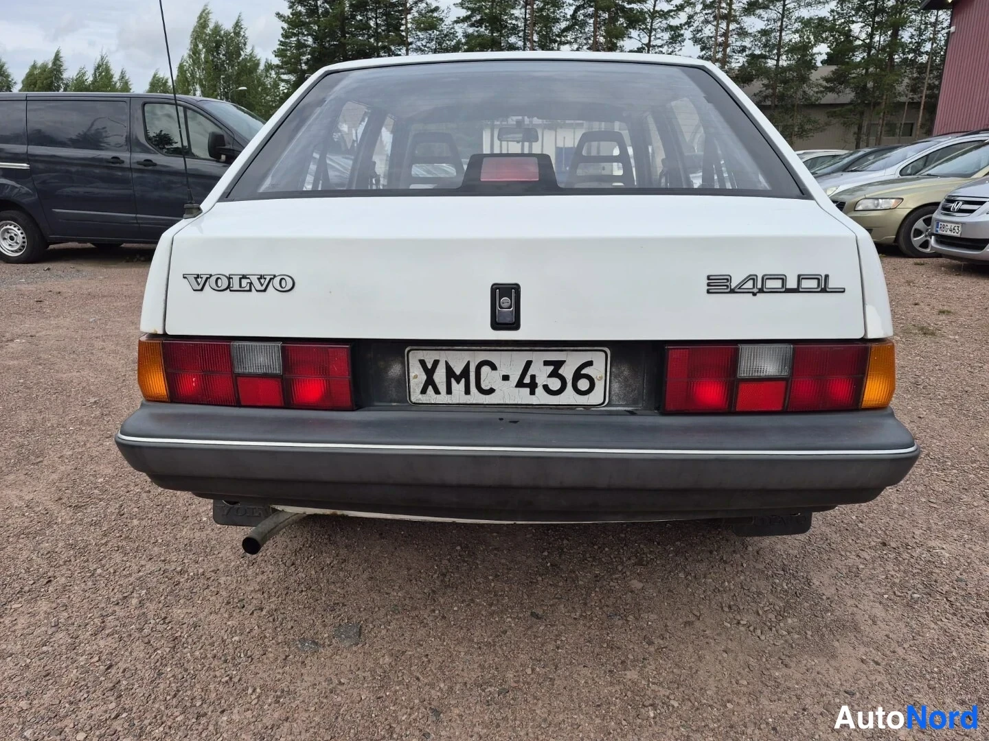 Valkoinen Volvo 340 1989, takaa, kuva 12