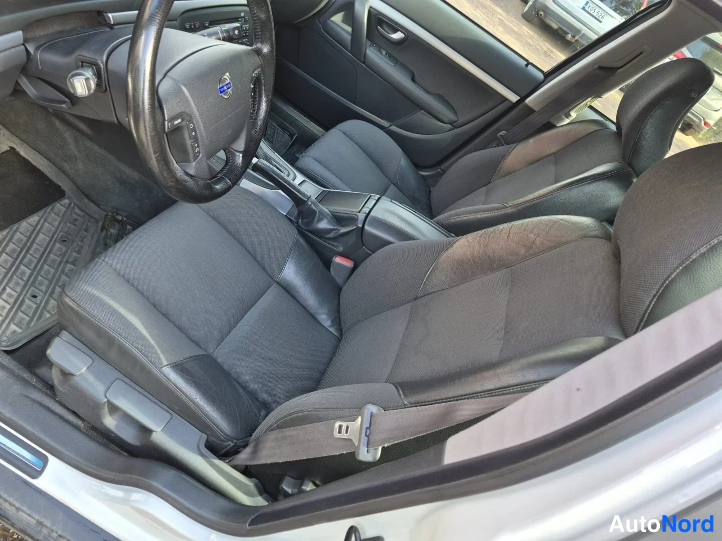Valkoinen Volvo S80 2003, etuistuimet, kuva 13
