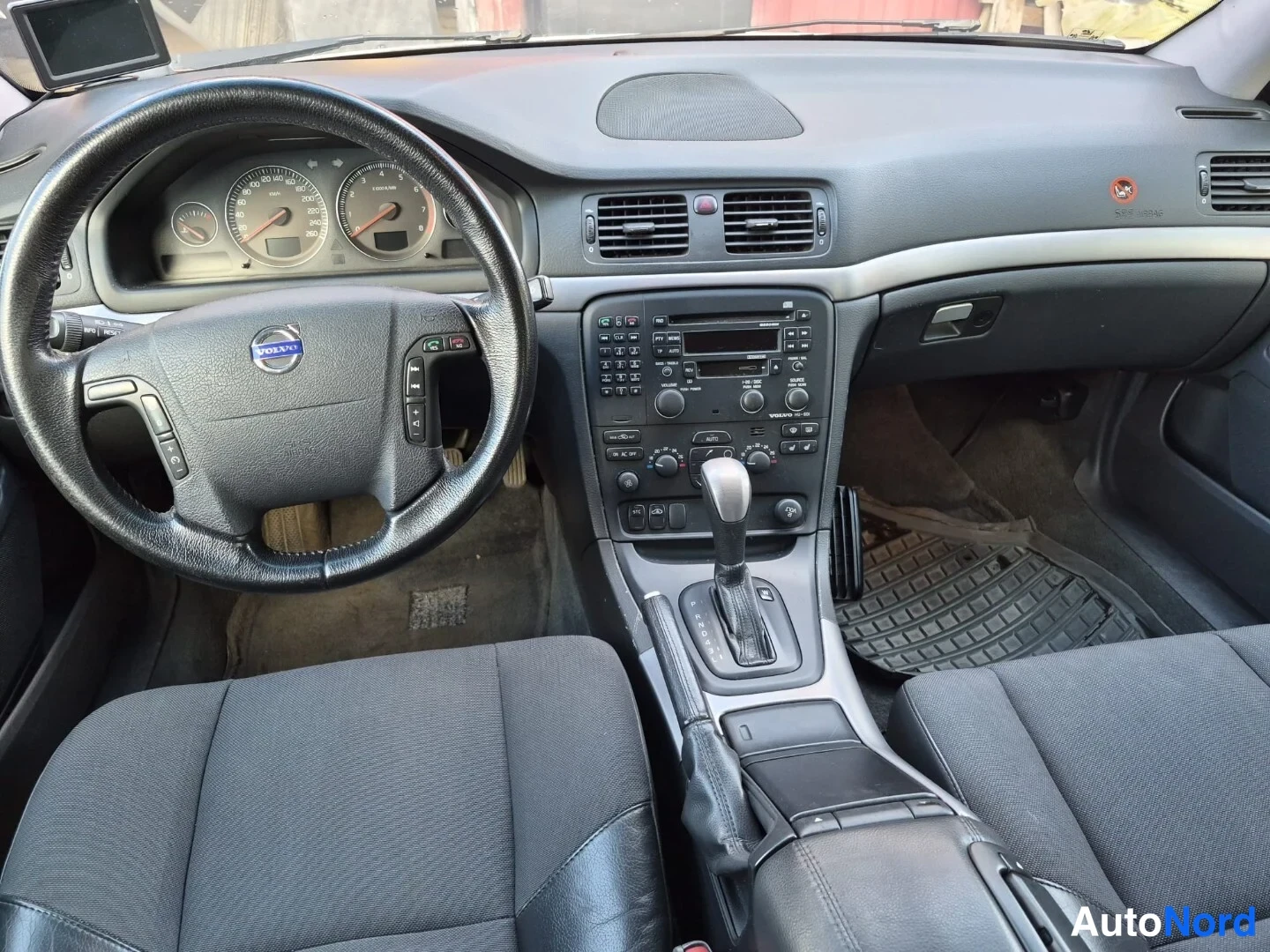 Valkoinen Volvo S80 2003, ohjaamo, kuva 10