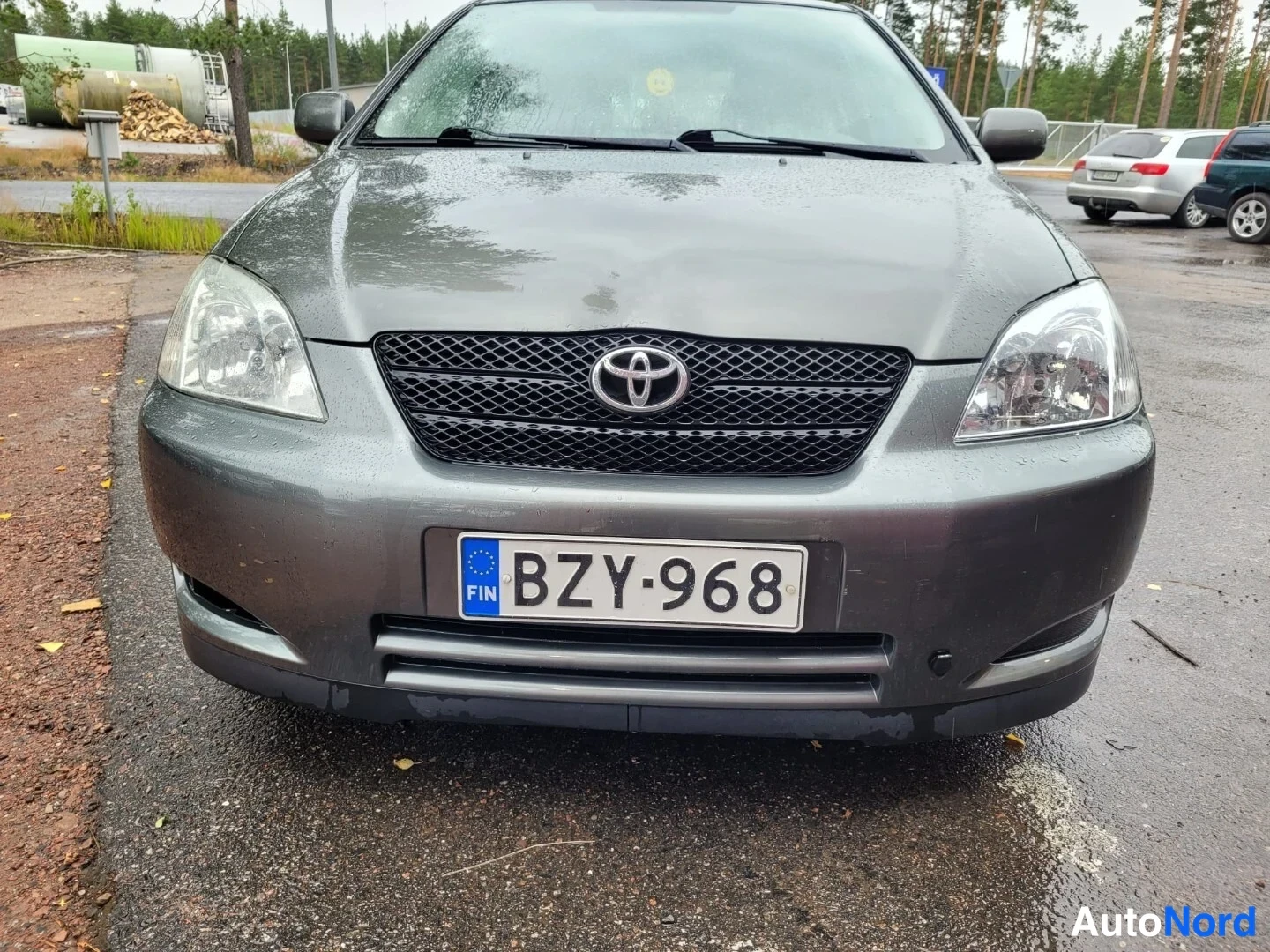 Harmaa Toyota Corolla 2003, edestä, kuva 3
