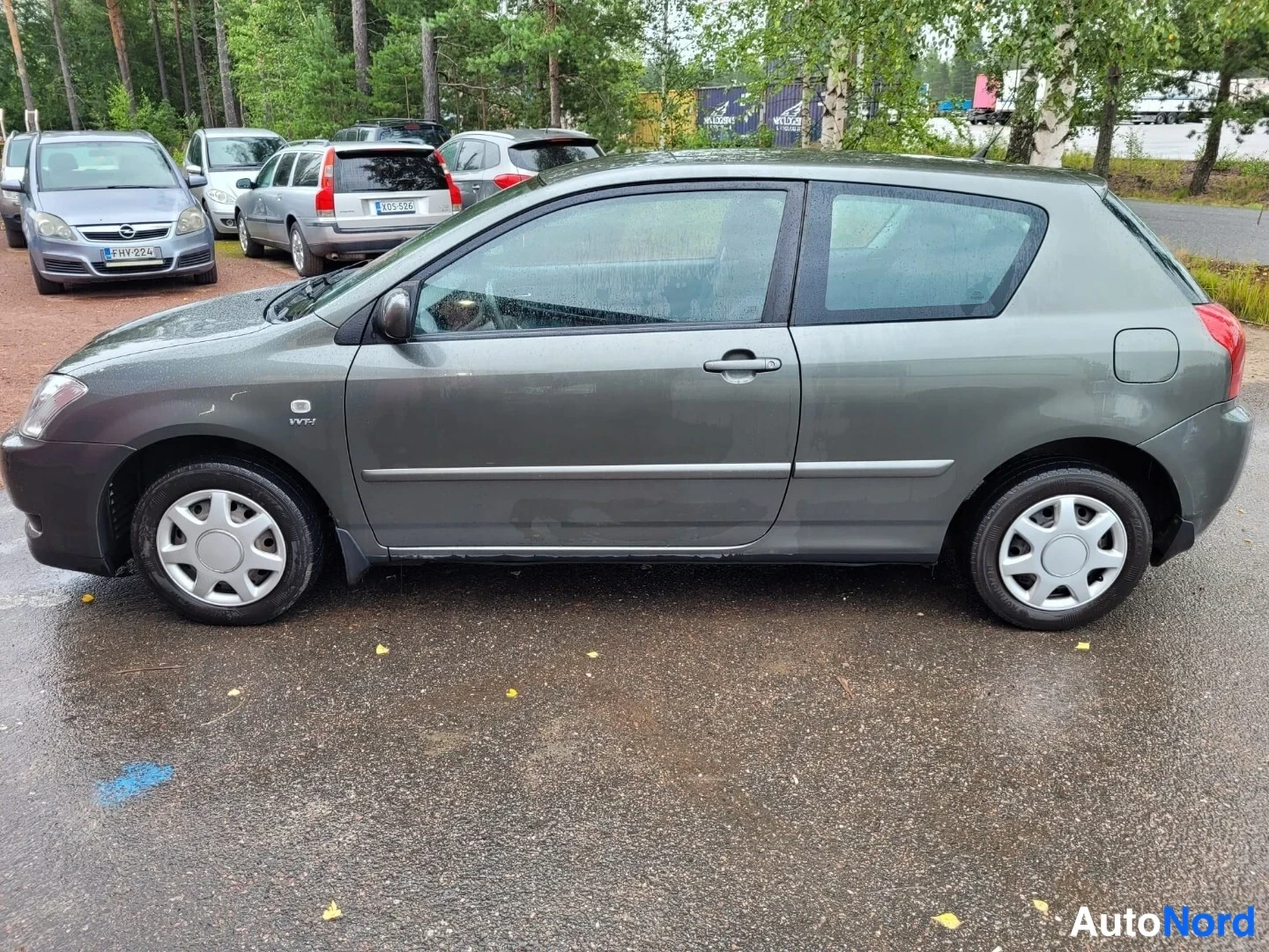 Harmaa Toyota Corolla 2003, sivulta, kuva 5
