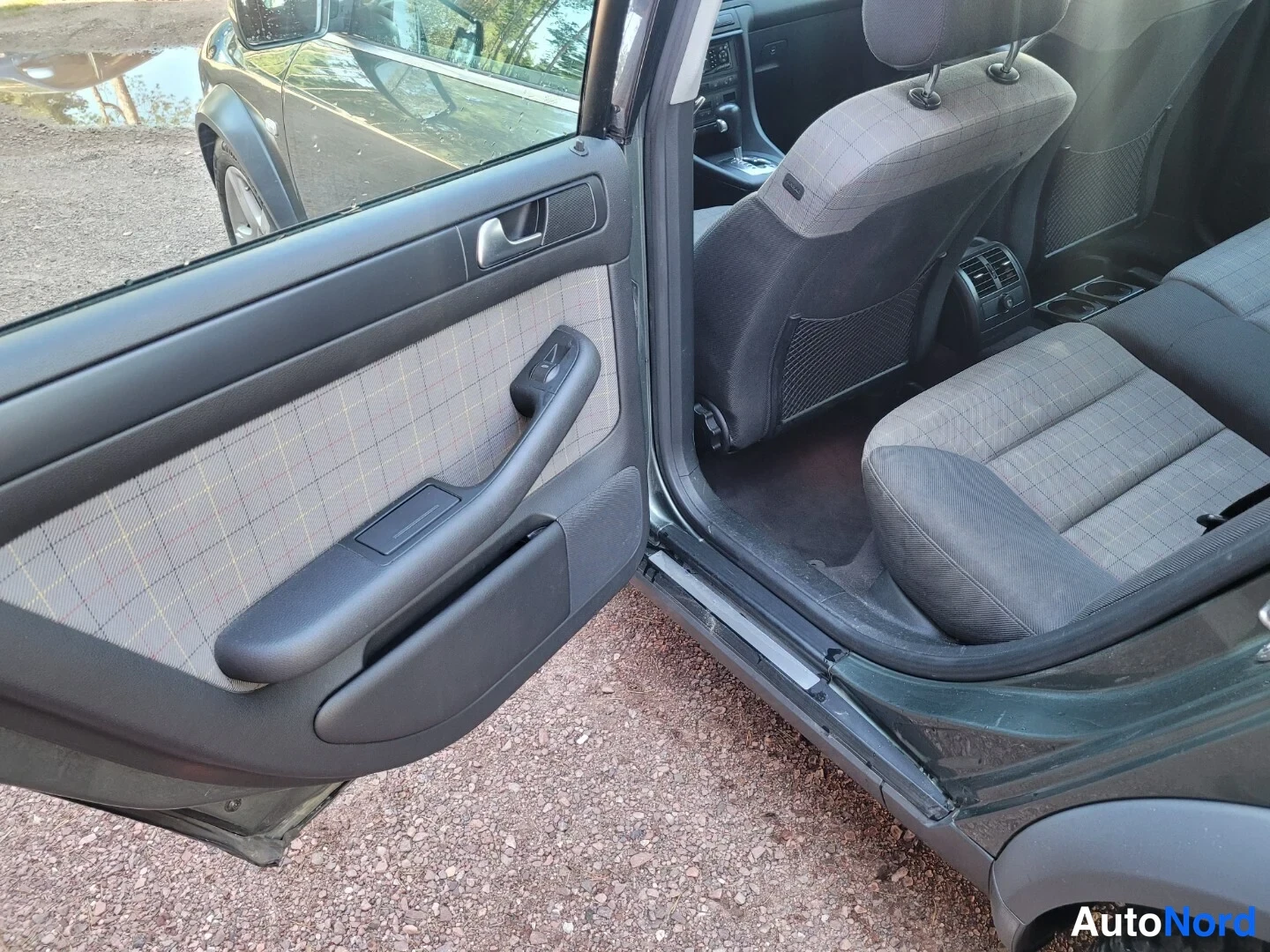 Vihreä Audi A6 allroad quattro 2002, etuistuimet, kuva 14