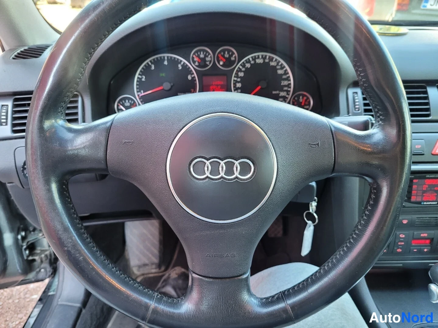 Vihreä Audi A6 allroad quattro 2002, ohjaamo, kuva 10