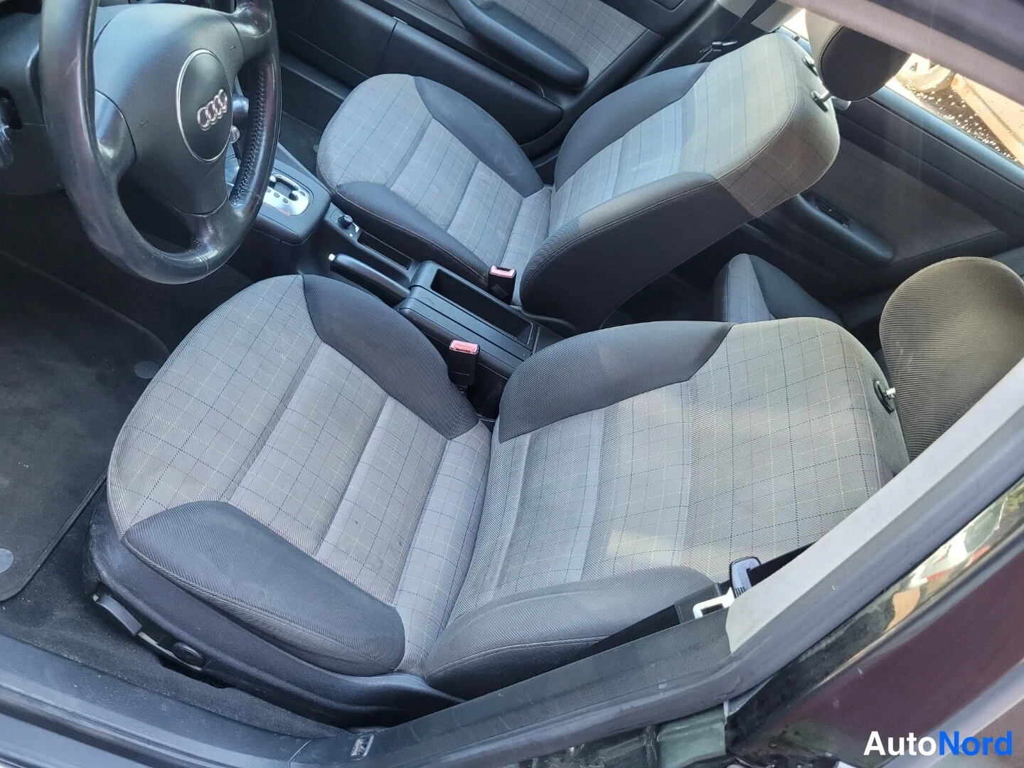 Vihreä Audi A6 allroad quattro 2002, etuistuimet, kuva 12