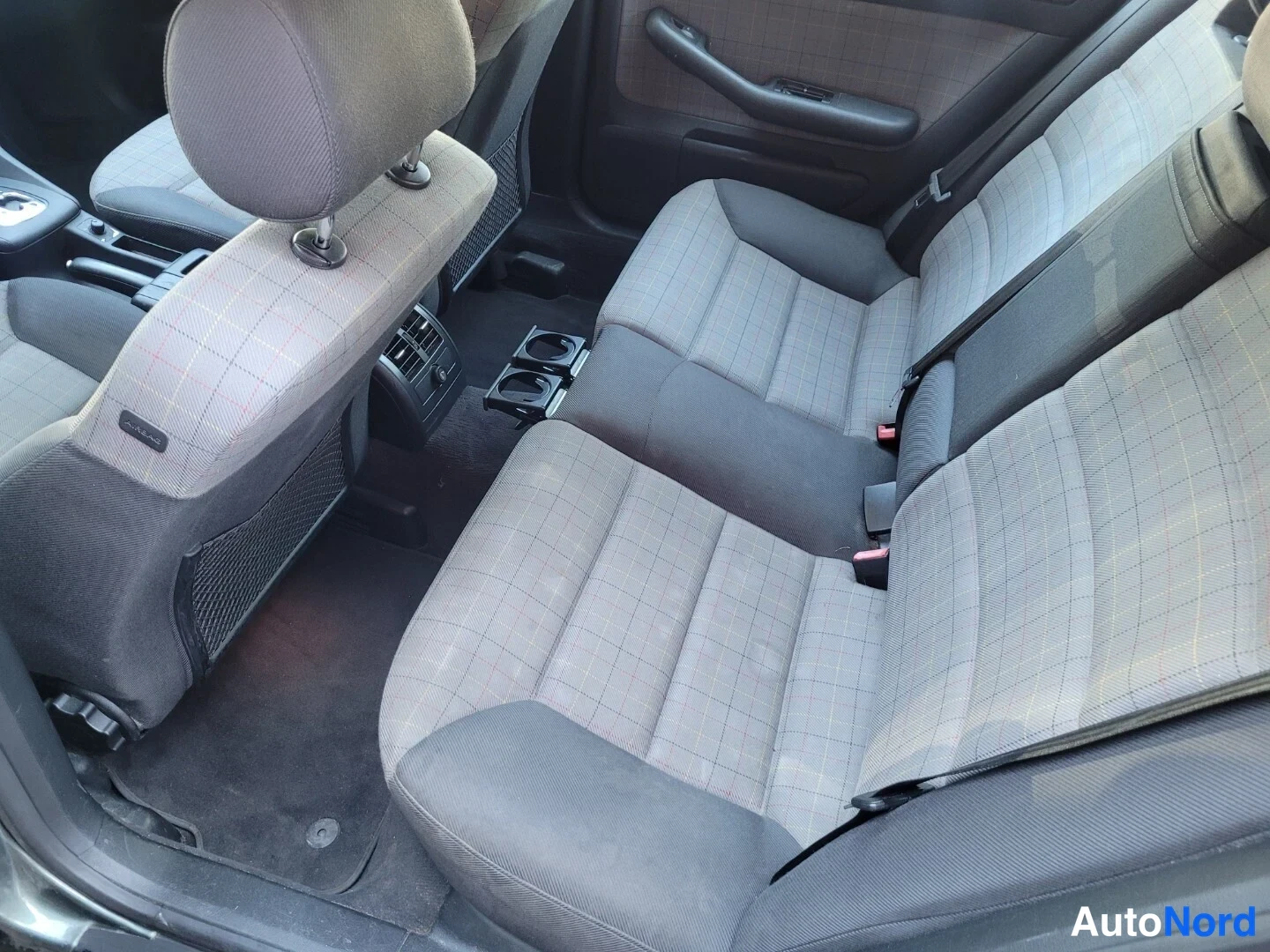 Vihreä Audi A6 allroad quattro 2002, takaistuimet, kuva 15