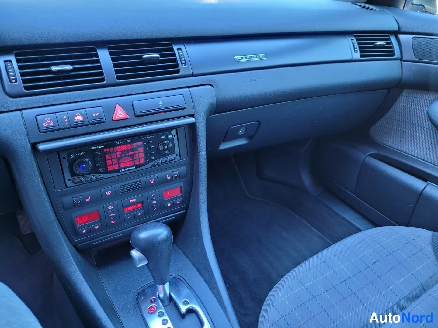 Vihreä Audi A6 allroad quattro 2002, ohjaamo, kuva 11