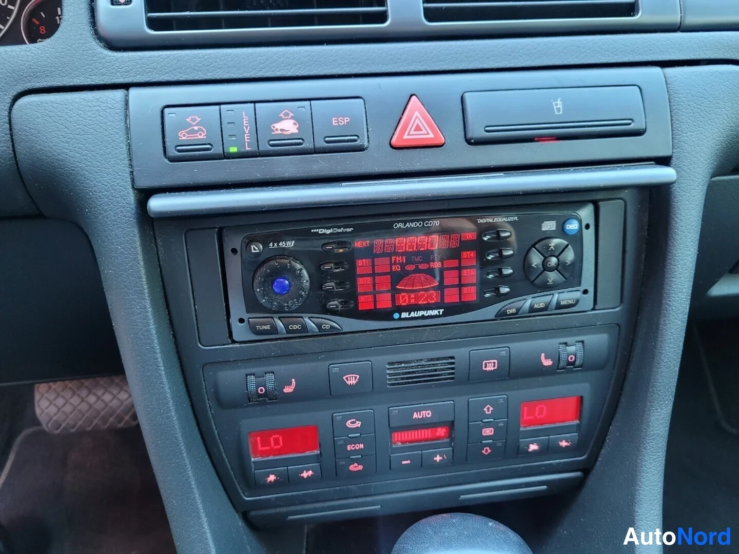 Vihreä Audi A6 allroad quattro 2002, yksityiskohta, kuva 21