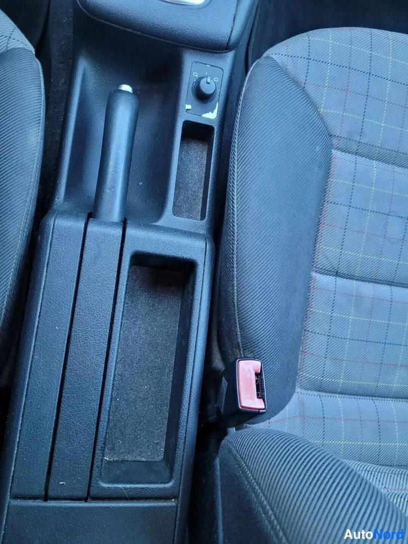 Vihreä Audi A6 allroad quattro 2002, yksityiskohta, kuva 23