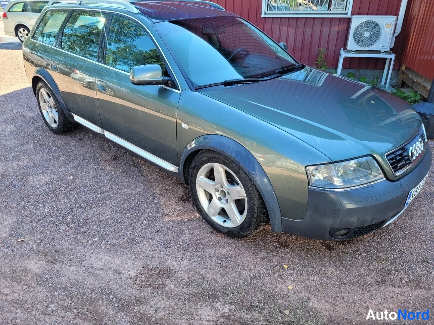 Vihreä Audi A6 allroad quattro 2002, etuviisto, keula oikealle, kuva 2