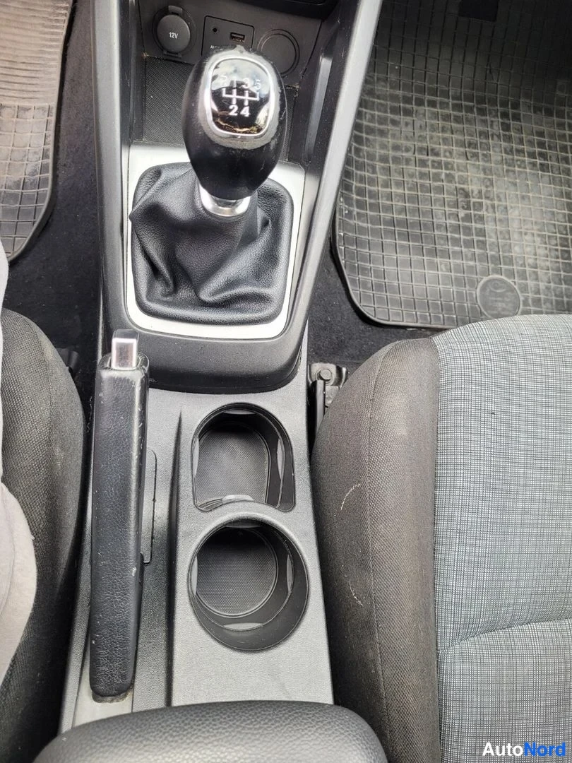 Musta Kia Ceed 2010, yksityiskohta, kuva 22